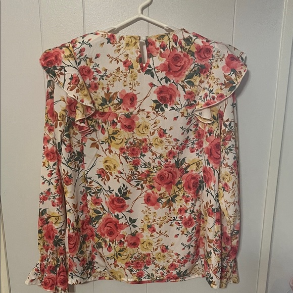 Chic Floral Ruffle Blouse - Picture 7 of 9